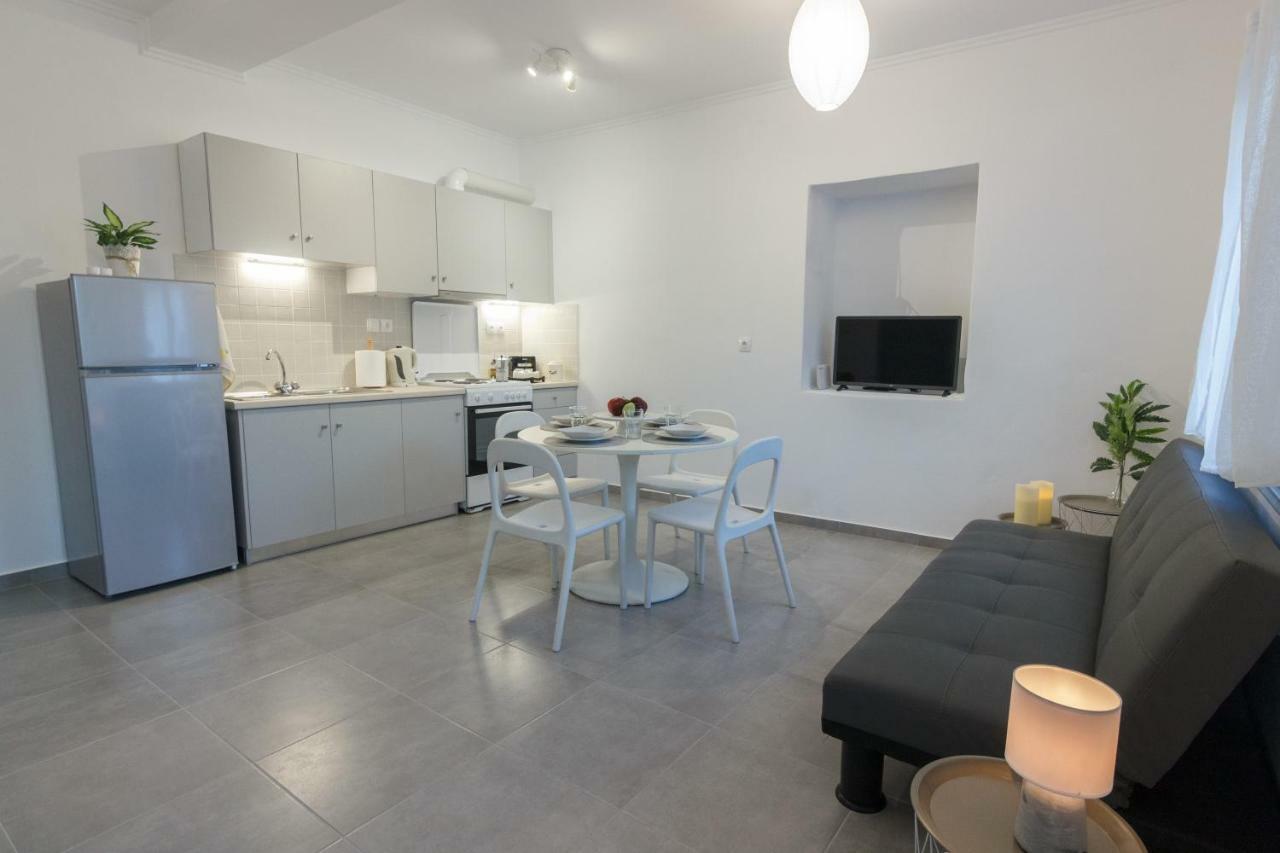 Infinity Apartment Leonídion エクステリア 写真